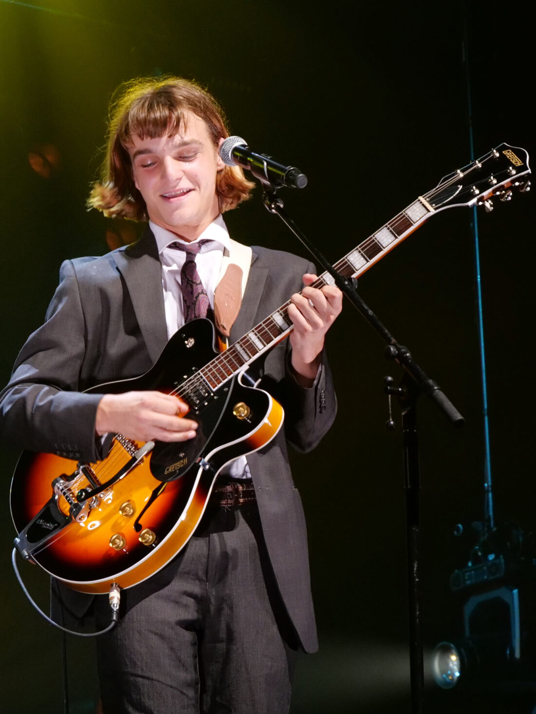 Émile Bourgault se connecte avec un morceau rythmique mettant en vedette la guitare lors de la demi-finale 3 du Grand Concours Hydro-Québec.