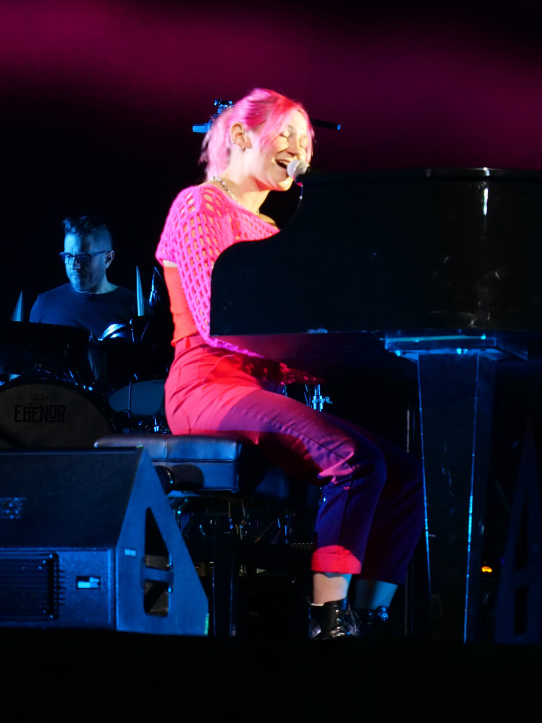 Claudie Létourneau interprète un morceau émouvant au piano lors de la finale du Grand Concours Hydro-Québec.